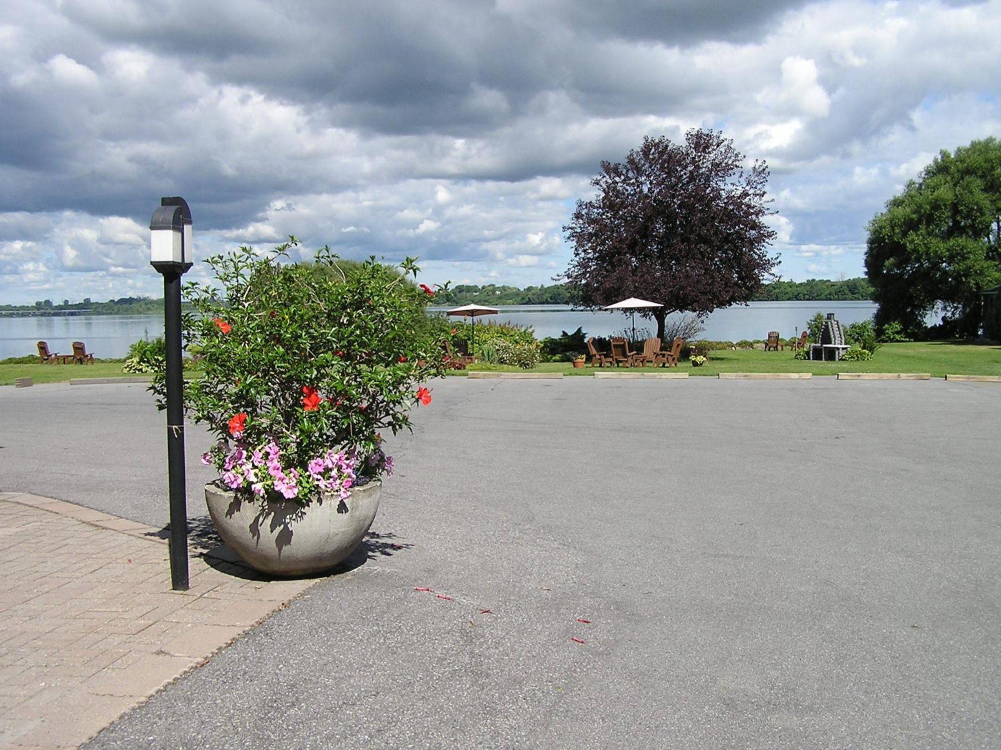 Hotel Oasis Lac St-Louis Salaberry-de-Valleyfield Dış mekan fotoğraf