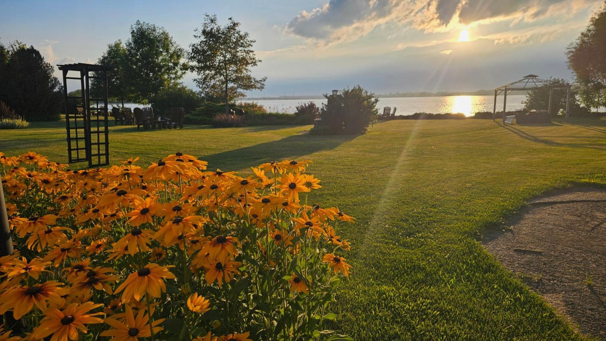 Hotel Oasis Lac St-Louis Salaberry-de-Valleyfield Dış mekan fotoğraf