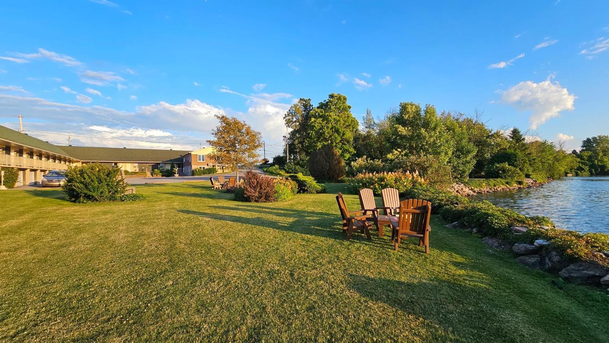Hotel Oasis Lac St-Louis Salaberry-de-Valleyfield Dış mekan fotoğraf