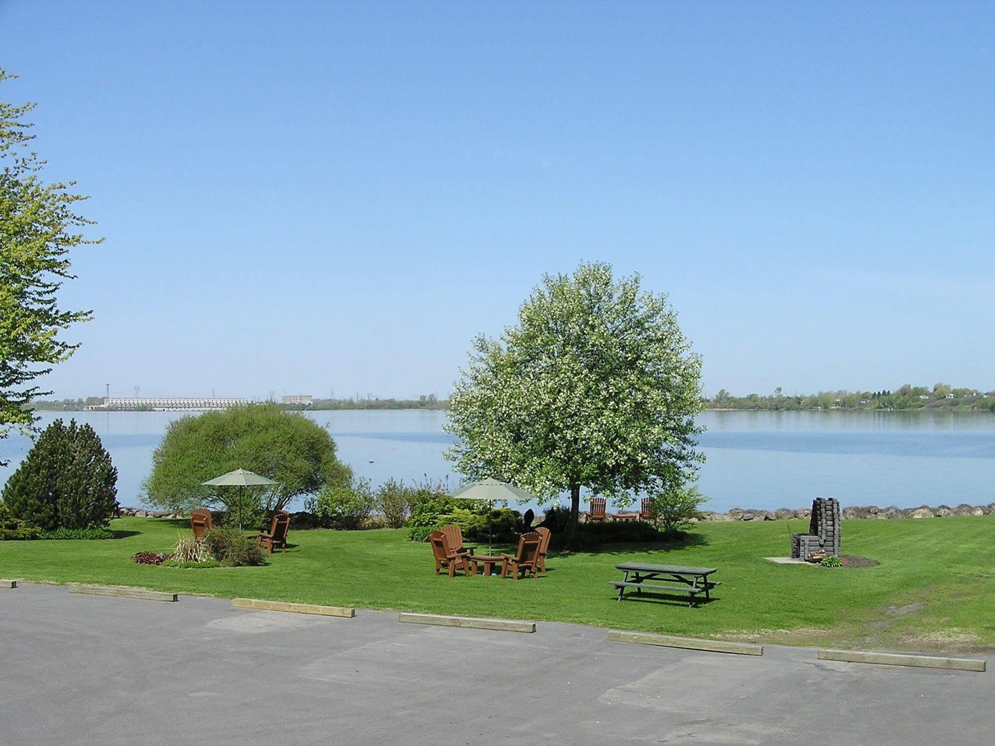 Hotel Oasis Lac St-Louis Salaberry-de-Valleyfield Dış mekan fotoğraf
